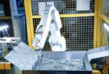 梅卡曼德3D视觉引导螺栓抓取上料系统:攻克高反光小工件自动化难题-171主机测评